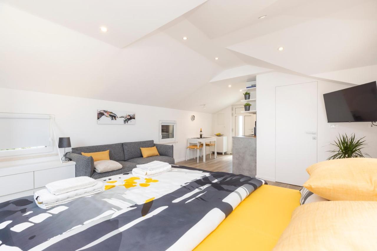 Easy Apartment Mali Losinj Bagian luar foto