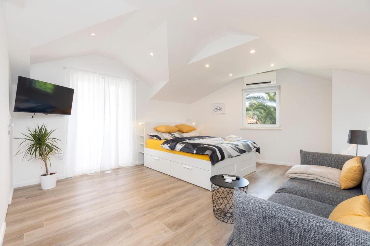 Easy Apartment Mali Losinj Bagian luar foto