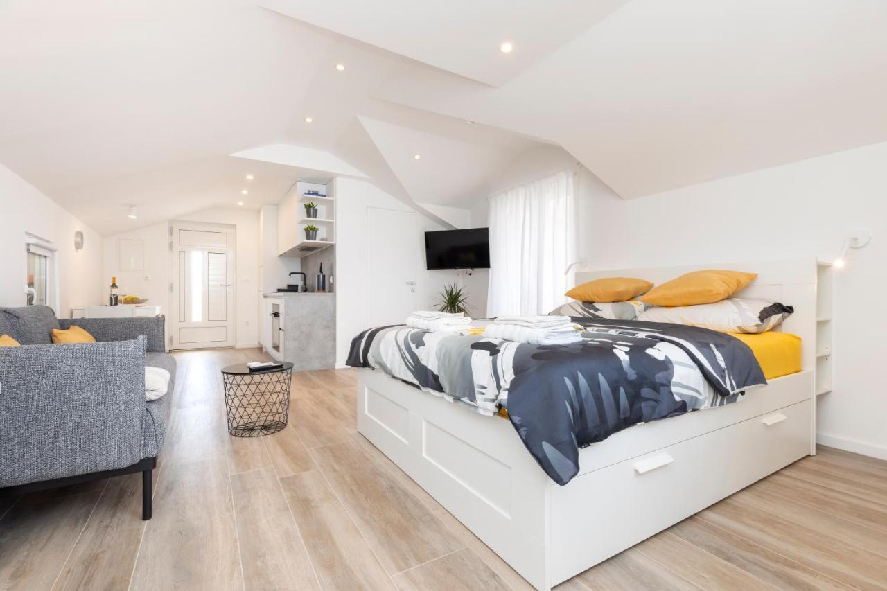 Easy Apartment Mali Losinj Bagian luar foto