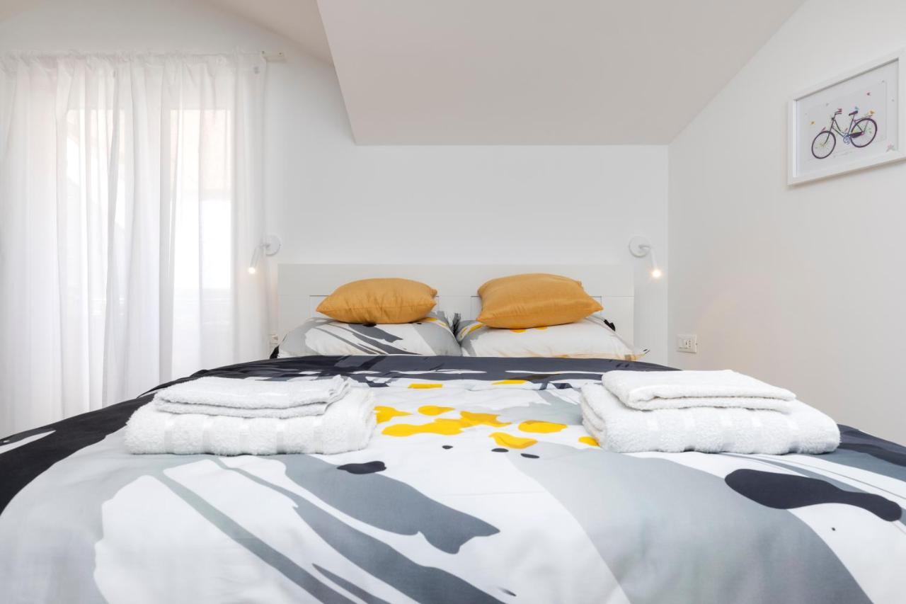 Easy Apartment Mali Losinj Bagian luar foto