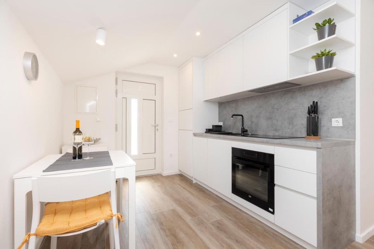 Easy Apartment Mali Losinj Bagian luar foto