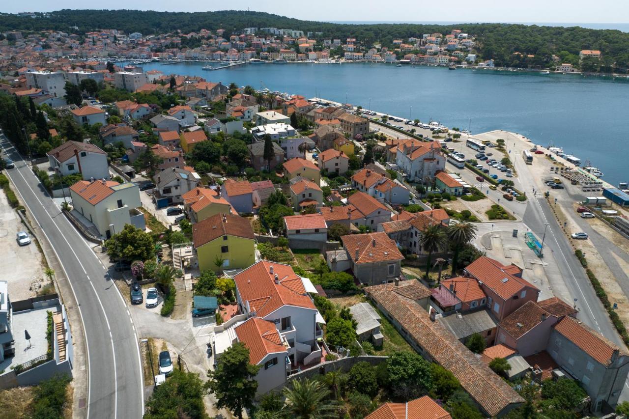 Easy Apartment Mali Losinj Bagian luar foto