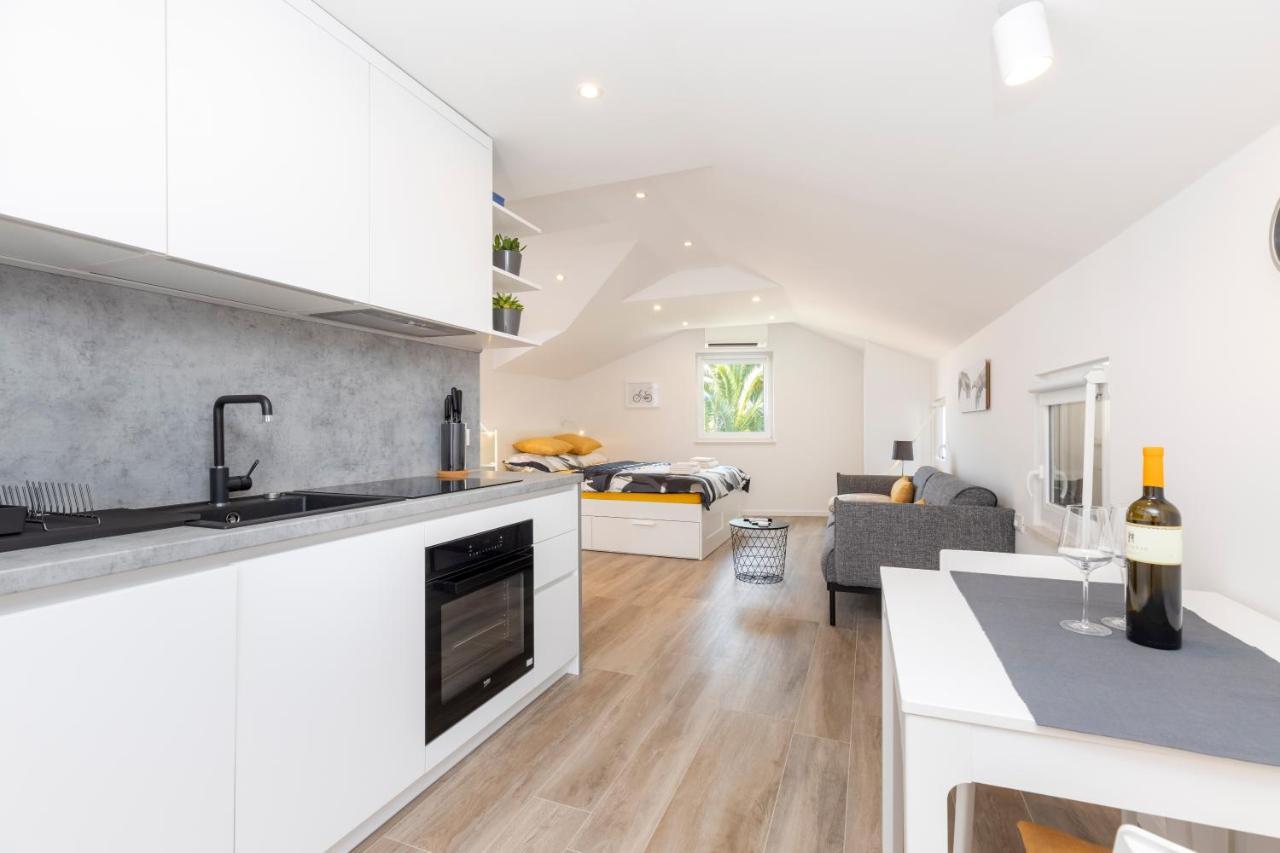Easy Apartment Mali Losinj Bagian luar foto
